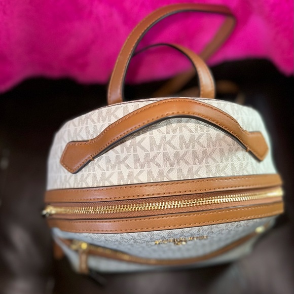 **SOLD**NWOT Michael Kors Signature Valerie Medium Backpack. - Picture 12 of 15